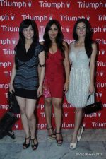 Aanchal Kumar, Anupama Verma, Nisha Jamwal at Triumph Inspiration Award 2012 in Mumbai on 2nd May 2012 (27).JPG
